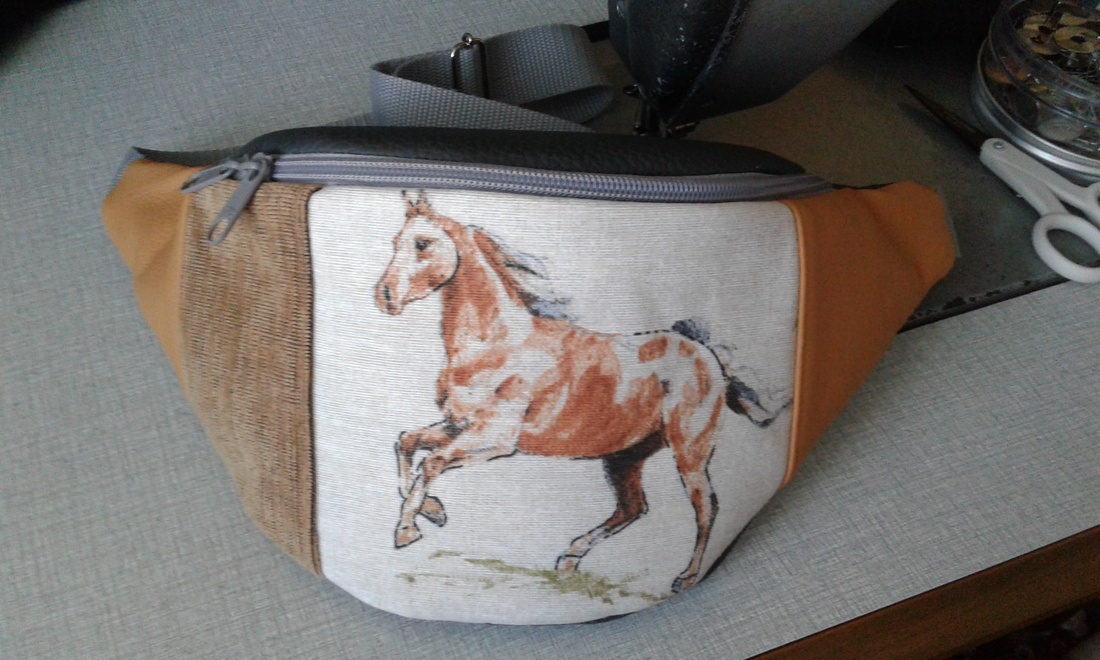 Lovas  övtáska -  - Meska.hu