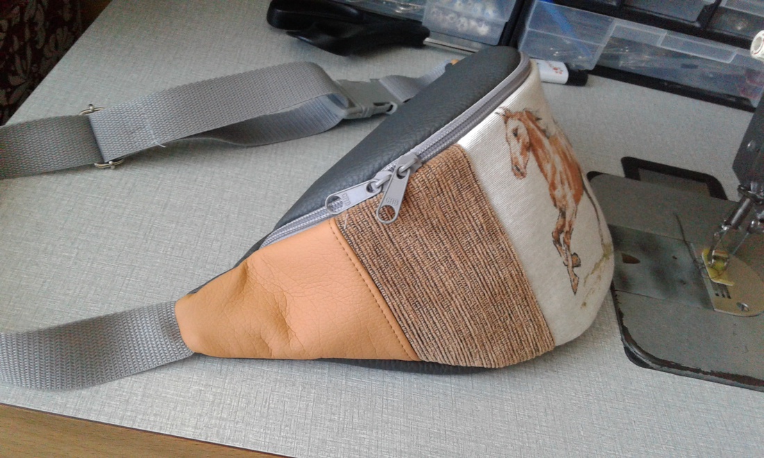 Lovas  övtáska -  - Meska.hu