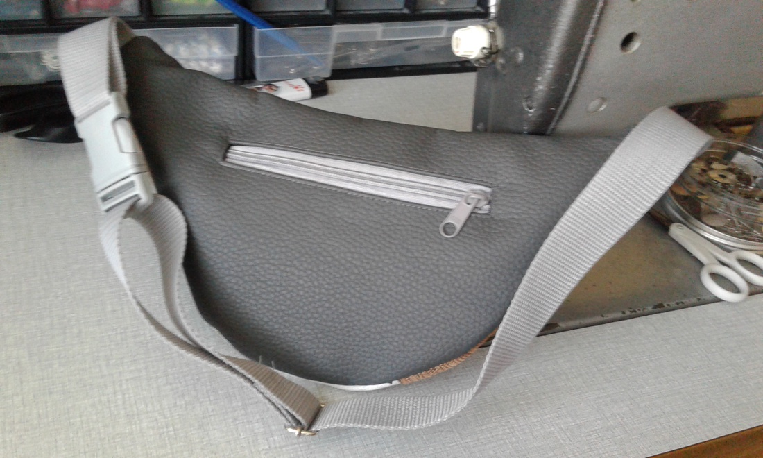 Lovas  övtáska -  - Meska.hu