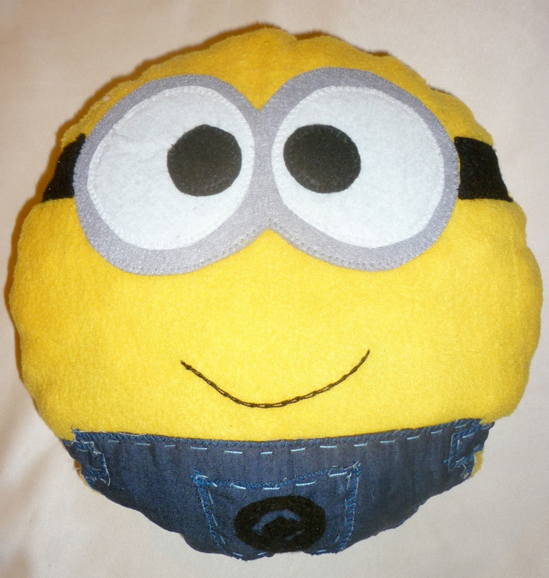 Minionos kör alakú párna - - Meska.hu Minionos kör alakú párna - - Meska.hu