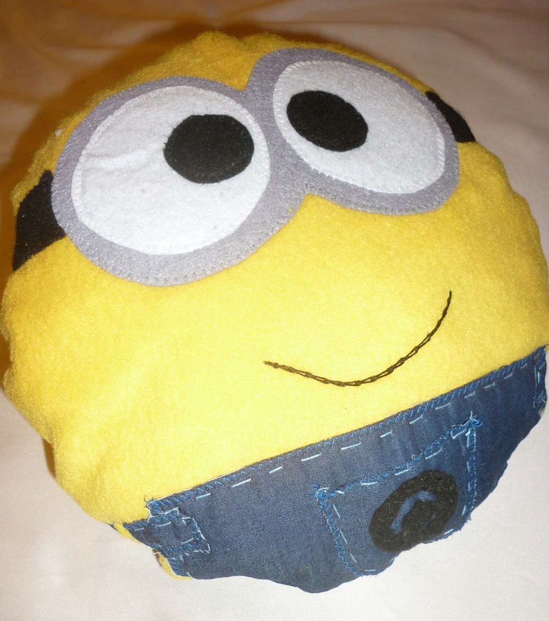 Minionos kör alakú párna - - Meska.hu Minionos kör alakú párna - - Meska.hu