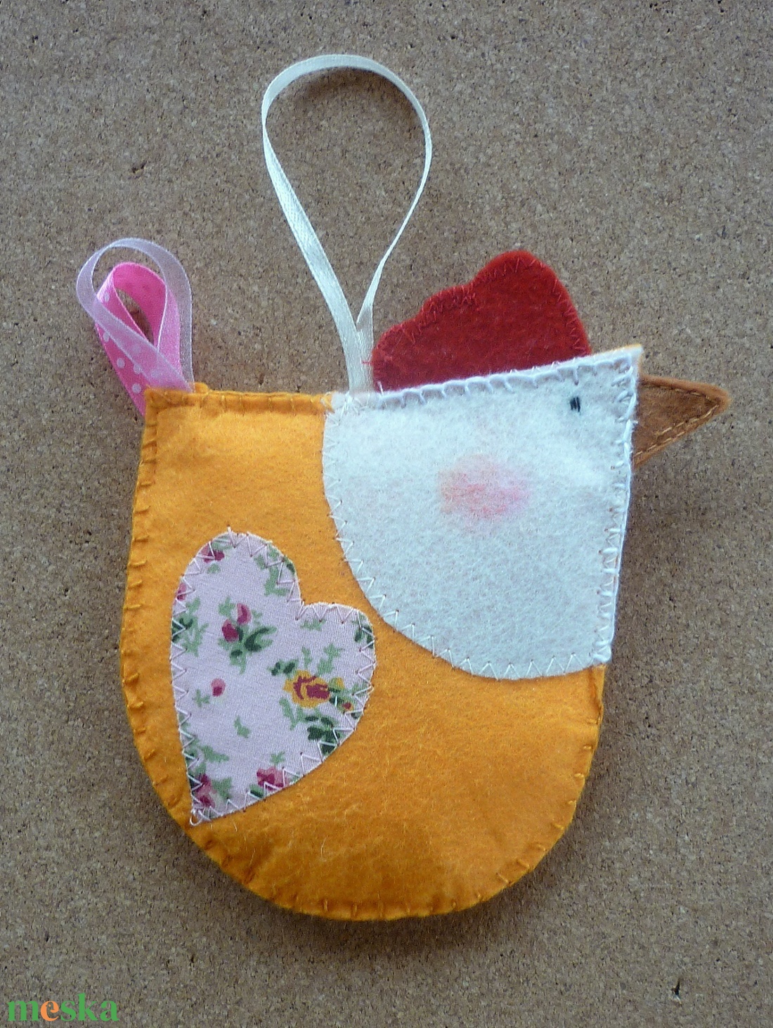 Tyúkanyó barkácsfilcből (narancssárga) - otthon & életmód - dekoráció - fali és függő dekoráció - függődísz - Meska.hu