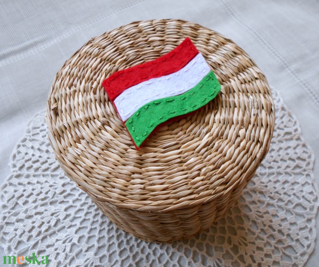 Kokárda kicsit másképp (zászló) - ékszer - kitűző és bross - Meska.hu