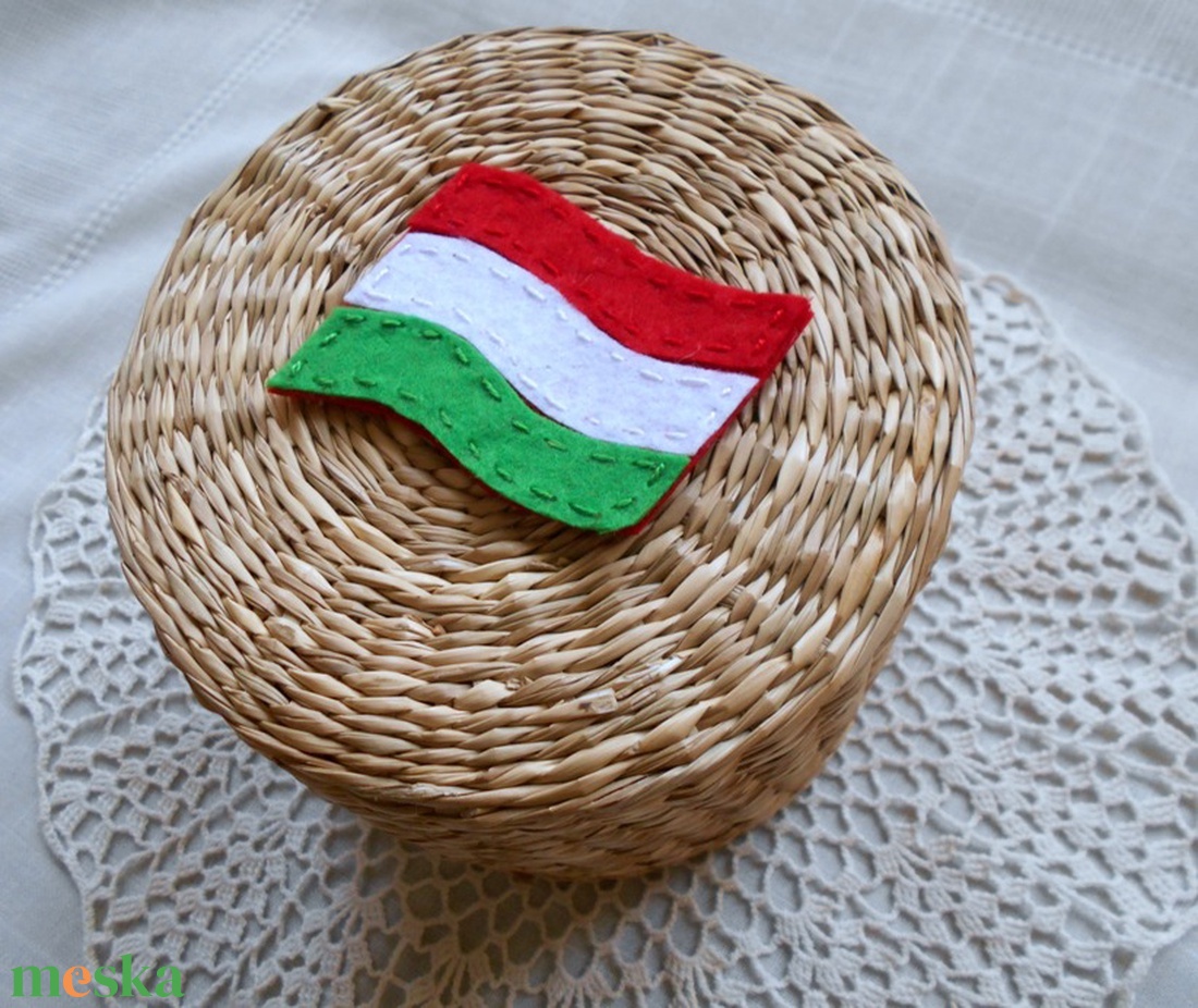 Kokárda kicsit másképp (zászló) - ékszer - kitűző és bross - Meska.hu