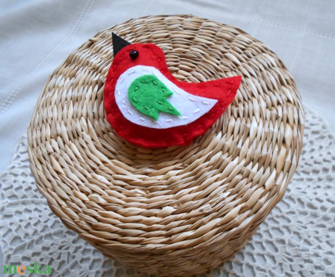 Kokárda kicsit másképp (madárka) - ékszer - kitűző és bross - Meska.hu