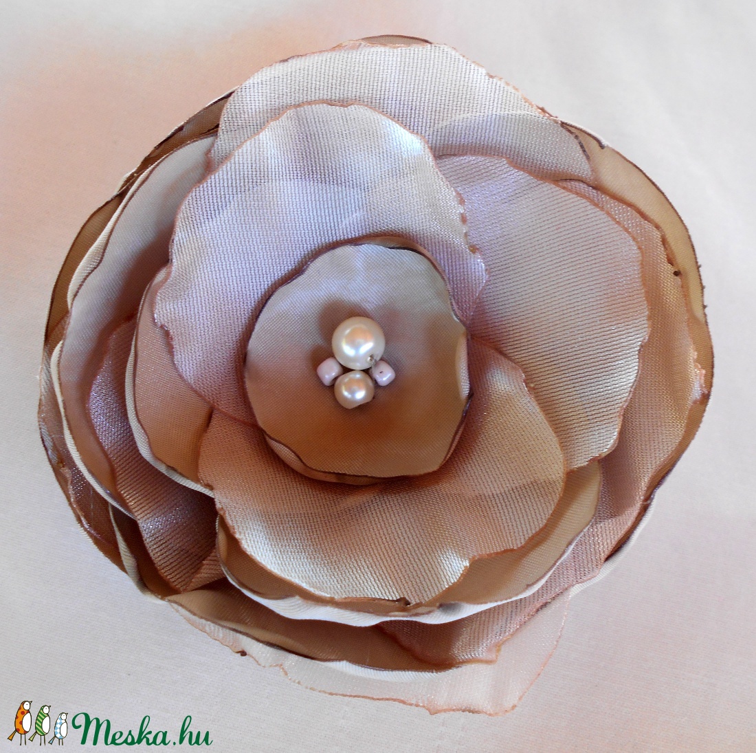 Organza-selyem virág kitűző (beige) -  - Meska.hu