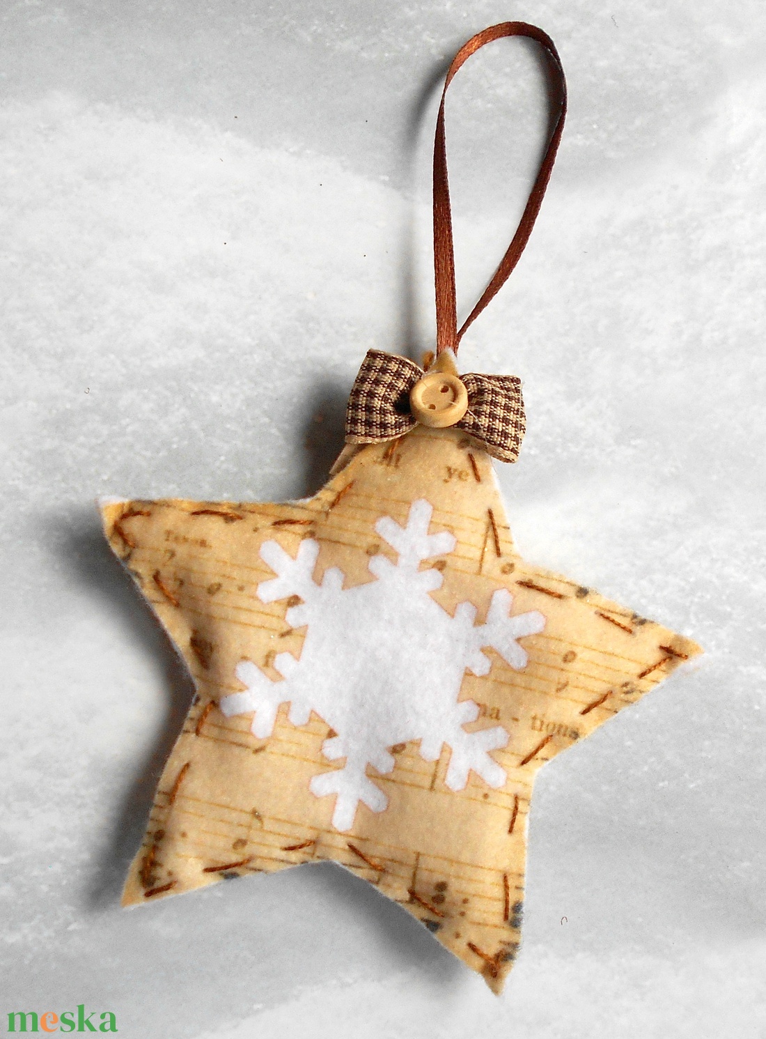 Kottamintás csillag karácsonyfadísz barna kockás masnival - karácsony - karácsonyi lakásdekoráció - karácsonyfadíszek - Meska.hu Kottamintás csillag karácsonyfadísz barna kockás masnival - karácsony - karácsonyi lakásdekoráció - karácsonyfadíszek - Meska.hu