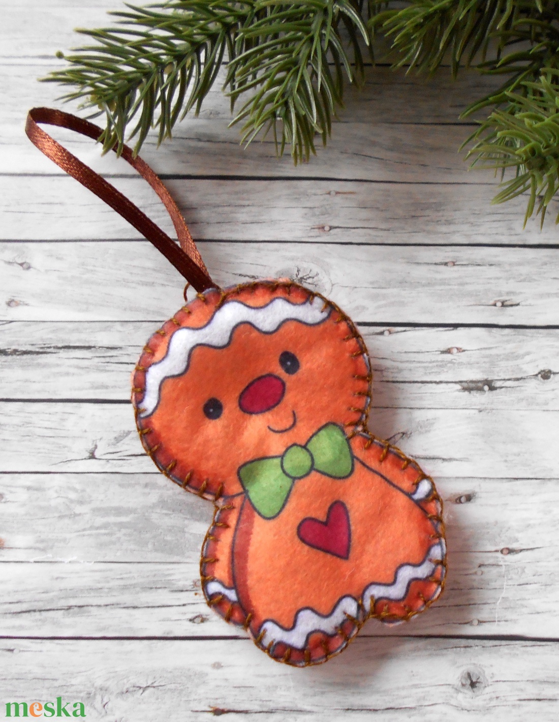 Mézi kisfiú figura zöld csokornyakkendős karácsonyfadísz - karácsony - karácsonyi lakásdekoráció - karácsonyfadíszek - Meska.hu