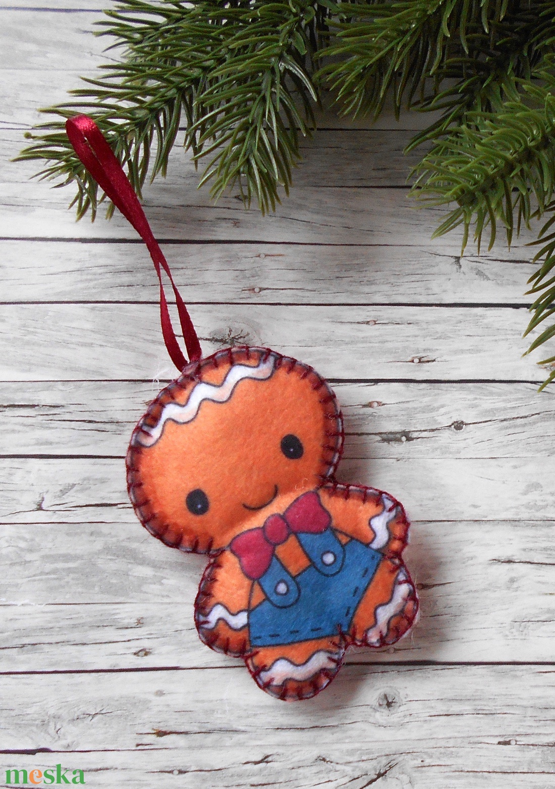 Mézi kislfiú figura kék kantáros nacis, bordó csokornyakkendős karácsonyfadísz - karácsony - karácsonyi lakásdekoráció - karácsonyfadíszek - Meska.hu