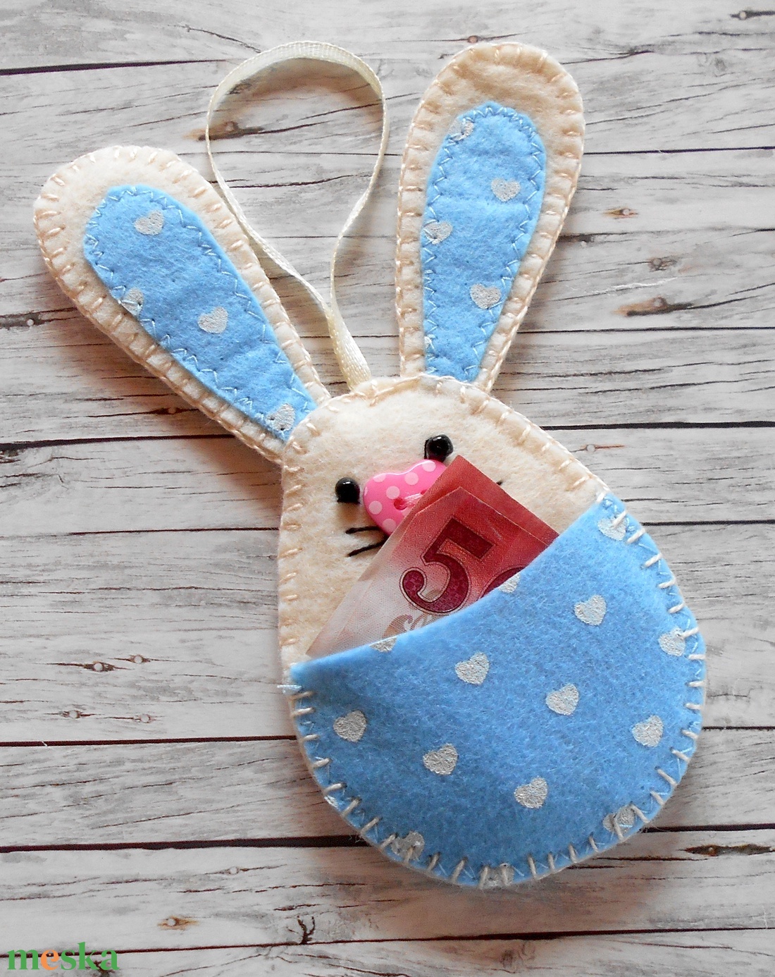 Zsebes nyuszi barkácsfilcből (világoskék-szivecskés) - otthon & életmód - dekoráció - fali és függő dekoráció - függődísz - Meska.hu