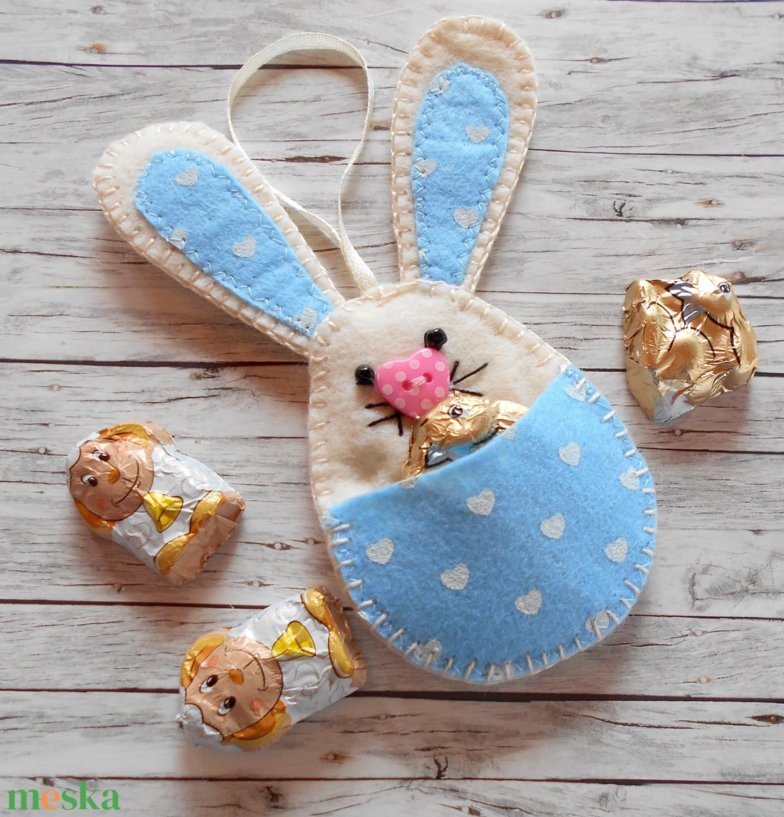 Zsebes nyuszi barkácsfilcből (világoskék-szivecskés) - otthon & életmód - dekoráció - fali és függő dekoráció - függődísz - Meska.hu