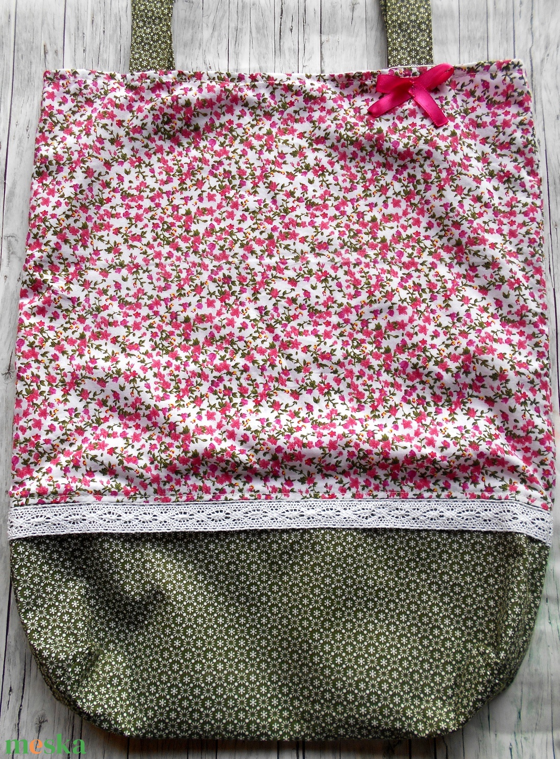Fehér alapon pink apró rózsás bevásárló táska/szatyor pamutcsipkével - táska & tok - bevásárlás & shopper táska - shopper, textiltáska, szatyor - Meska.hu Fehér alapon pink apró rózsás bevásárló táska/szatyor pamutcsipkével - táska & tok - bevásárlás & shopper táska - shopper, textiltáska, szatyor - Meska.hu