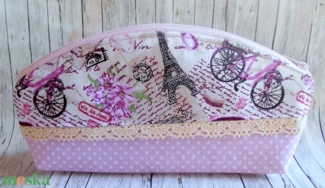 Rózsaszín párizsos neszesszer/tolltartó pamutcsipkével  - táska & tok - neszesszer - Meska.hu