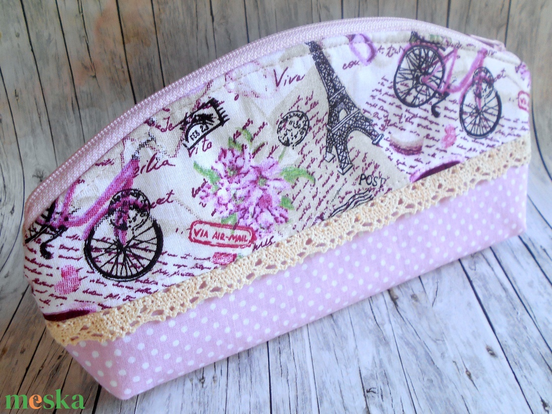 Rózsaszín párizsos neszesszer/tolltartó pamutcsipkével  - táska & tok - neszesszer - Meska.hu
