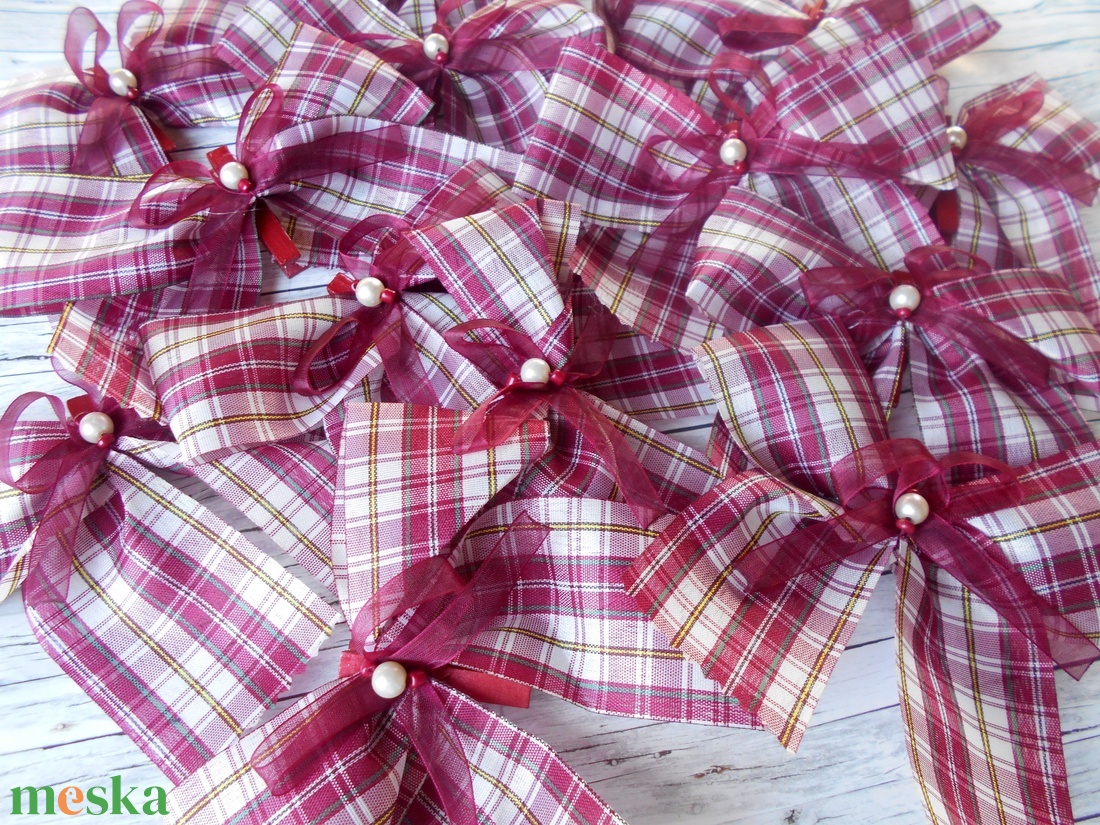 Country stílusú kockás csipeszes masni, karácsonyfára (bordó-fehér) 14 db - karácsony - karácsonyi lakásdekoráció - karácsonyfadíszek - Meska.hu