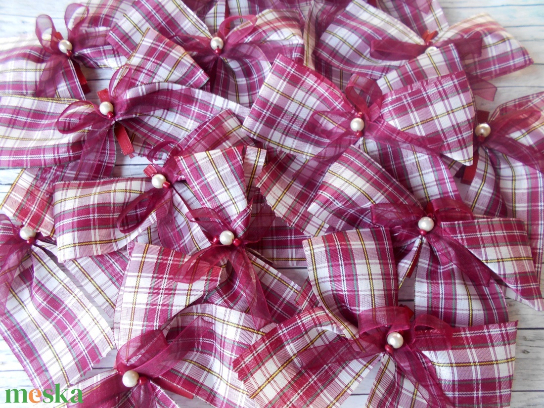 Country stílusú kockás csipeszes masni, karácsonyfára (bordó-fehér) 14 db - karácsony - karácsonyi lakásdekoráció - karácsonyfadíszek - Meska.hu