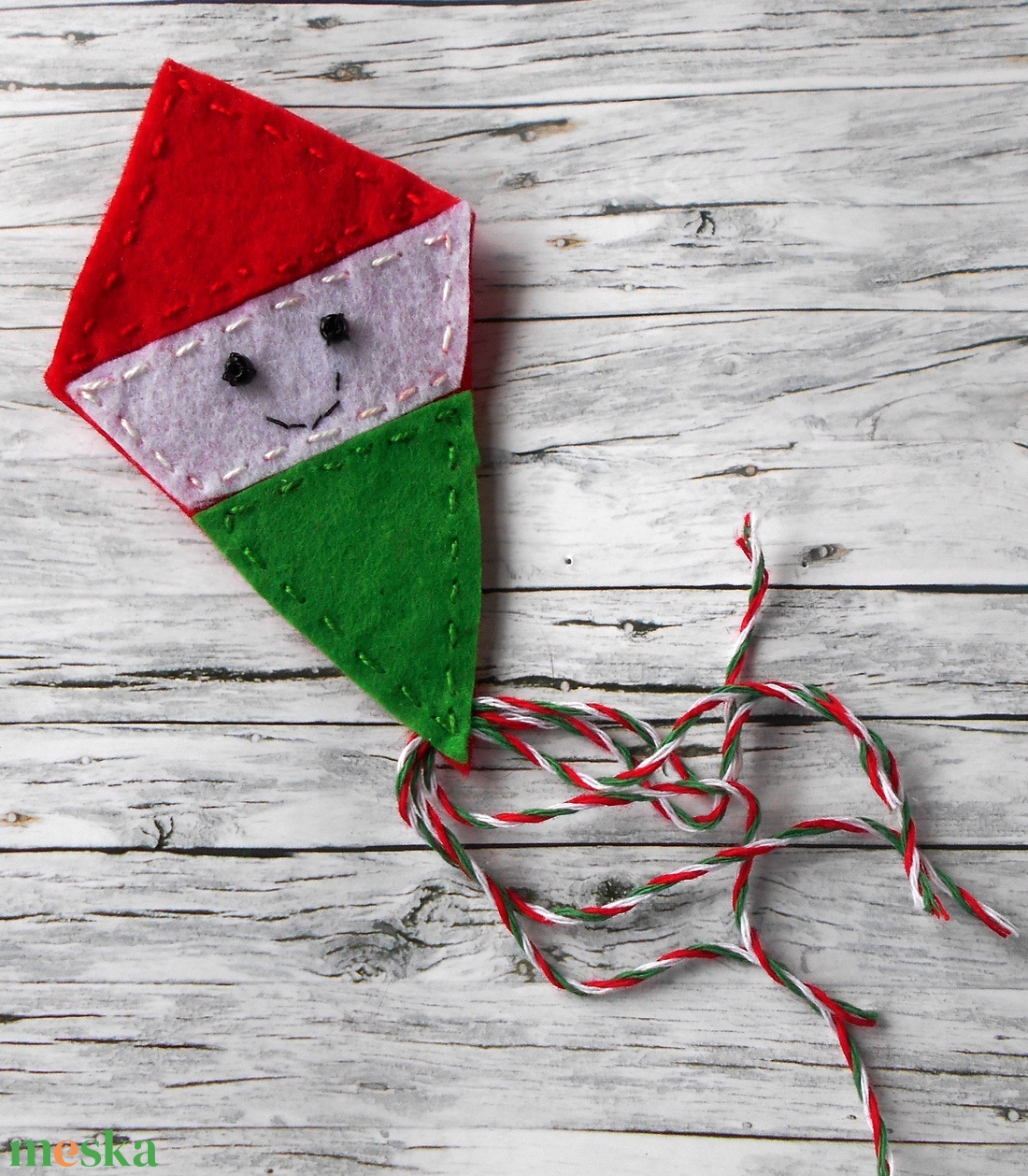 Kokárda kicsit másképp (papírsárkány) - ékszer - kitűző és bross - Meska.hu