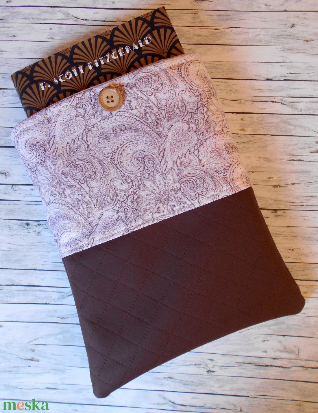 Beige alapon barna jacquard mintás könyvtok - könyv & zene - könyvtok - Meska.hu Beige alapon barna jacquard mintás könyvtok - könyv & zene - könyvtok - Meska.hu