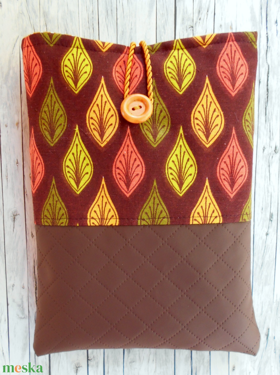 Gesztenyebarna alapon színes őszi levél mintás könyvtok  - könyv & zene - könyvtok - Meska.hu