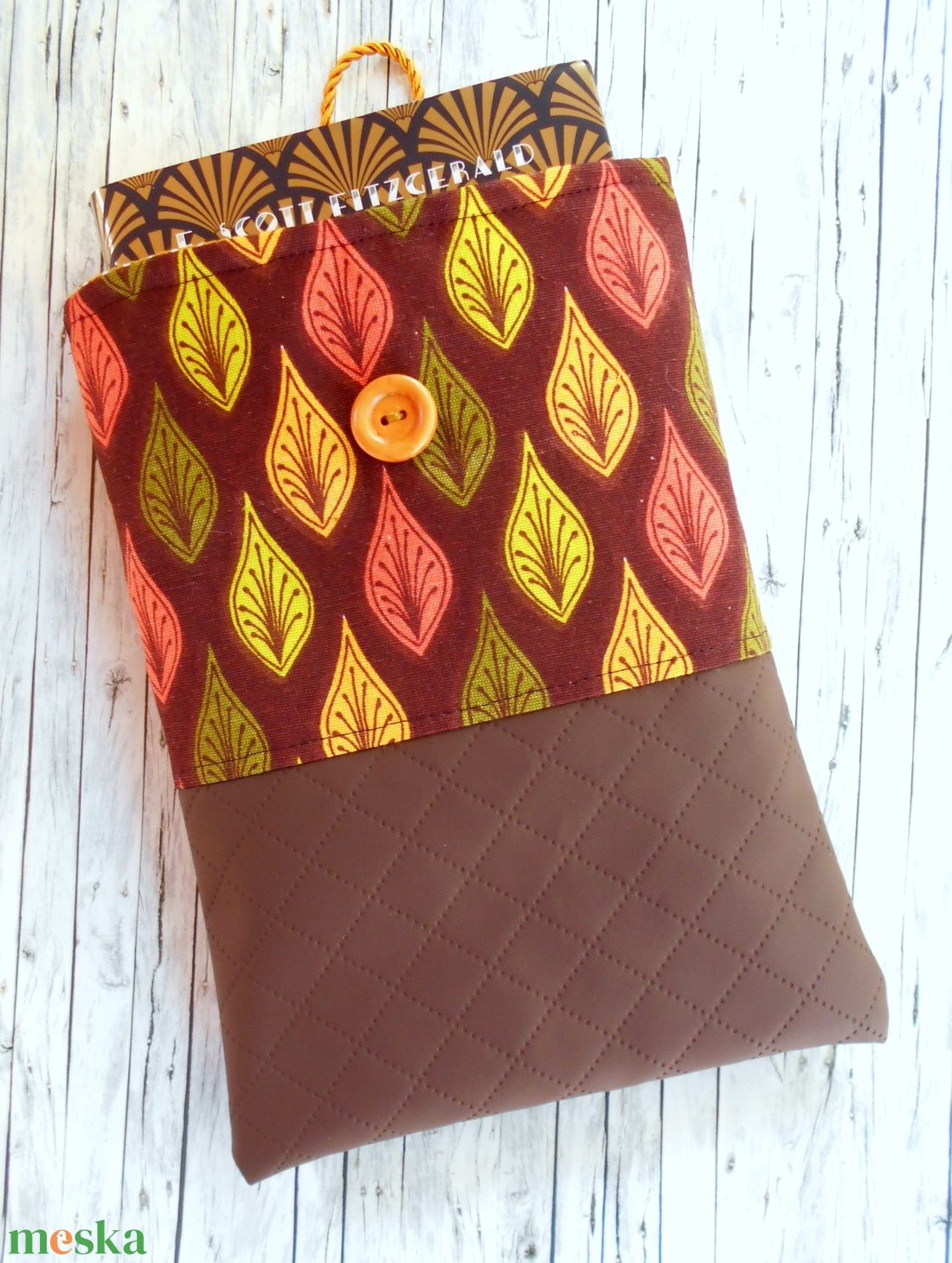 Gesztenyebarna alapon színes őszi levél mintás könyvtok  - könyv & zene - könyvtok - Meska.hu