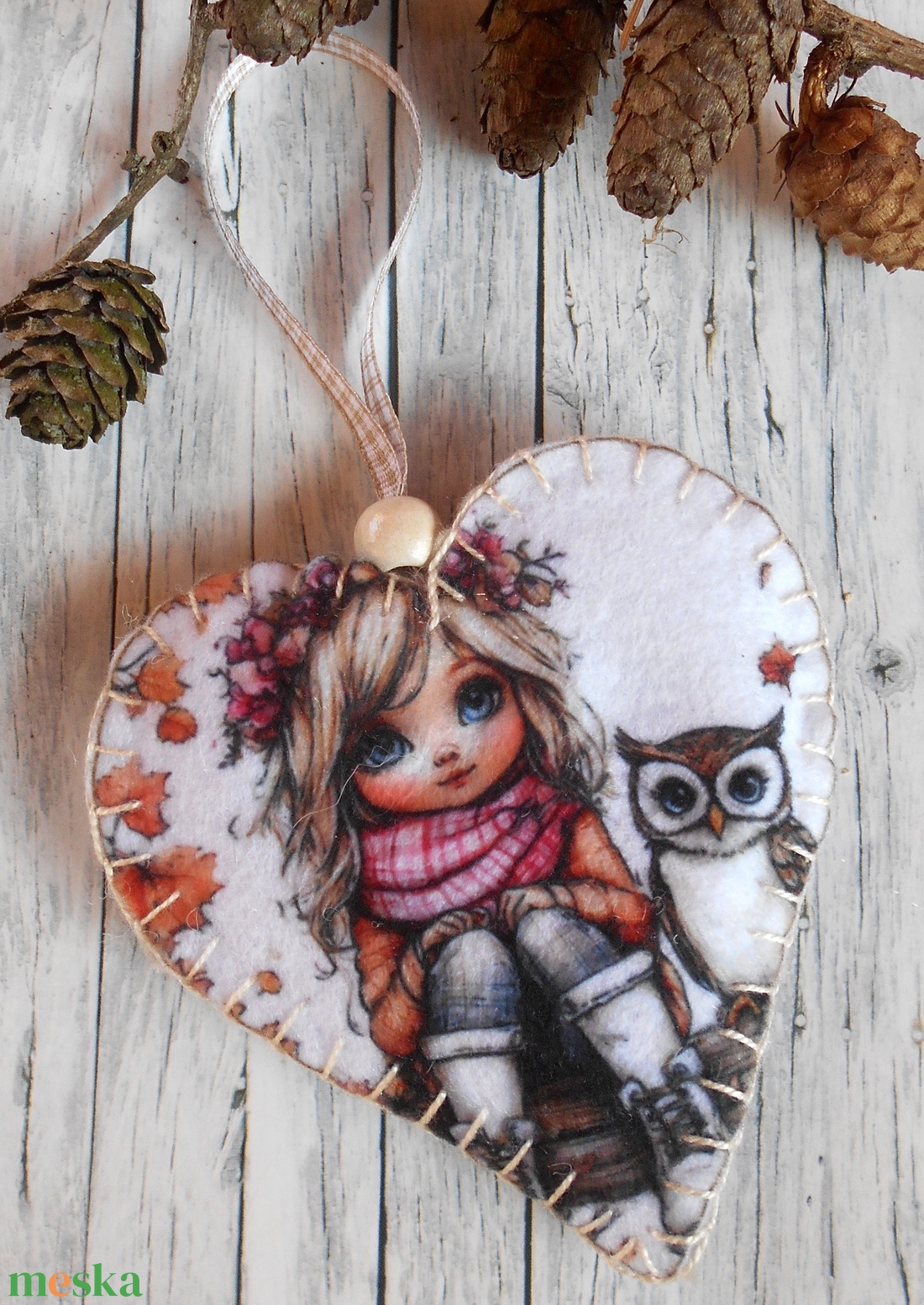 Szőke kislány bagollyal 2. / Vintage stílusú szív alakú karácsonyfadísz  - karácsony - karácsonyi lakásdekoráció - karácsonyfadíszek - Meska.hu