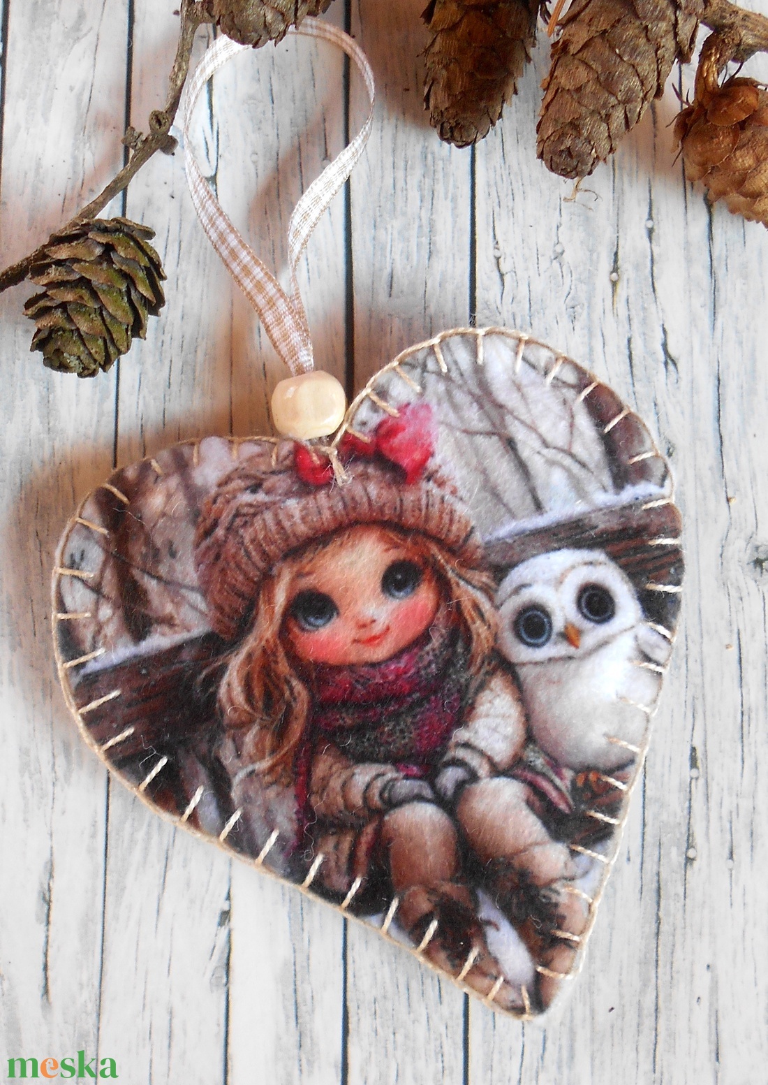 Szőke kislány bagollyal 4. / Vintage stílusú szív alakú karácsonyfadísz  - karácsony - karácsonyi lakásdekoráció - karácsonyfadíszek - Meska.hu