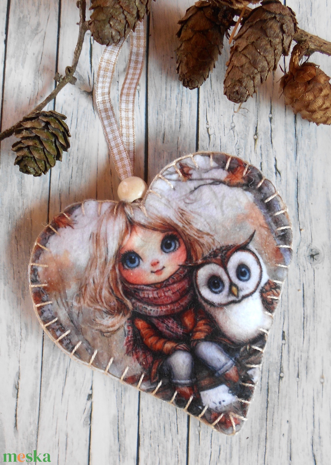 Szőke kislány bagollyal 5. / Vintage stílusú szív alakú karácsonyfadísz  - karácsony - karácsonyi lakásdekoráció - karácsonyfadíszek - Meska.hu