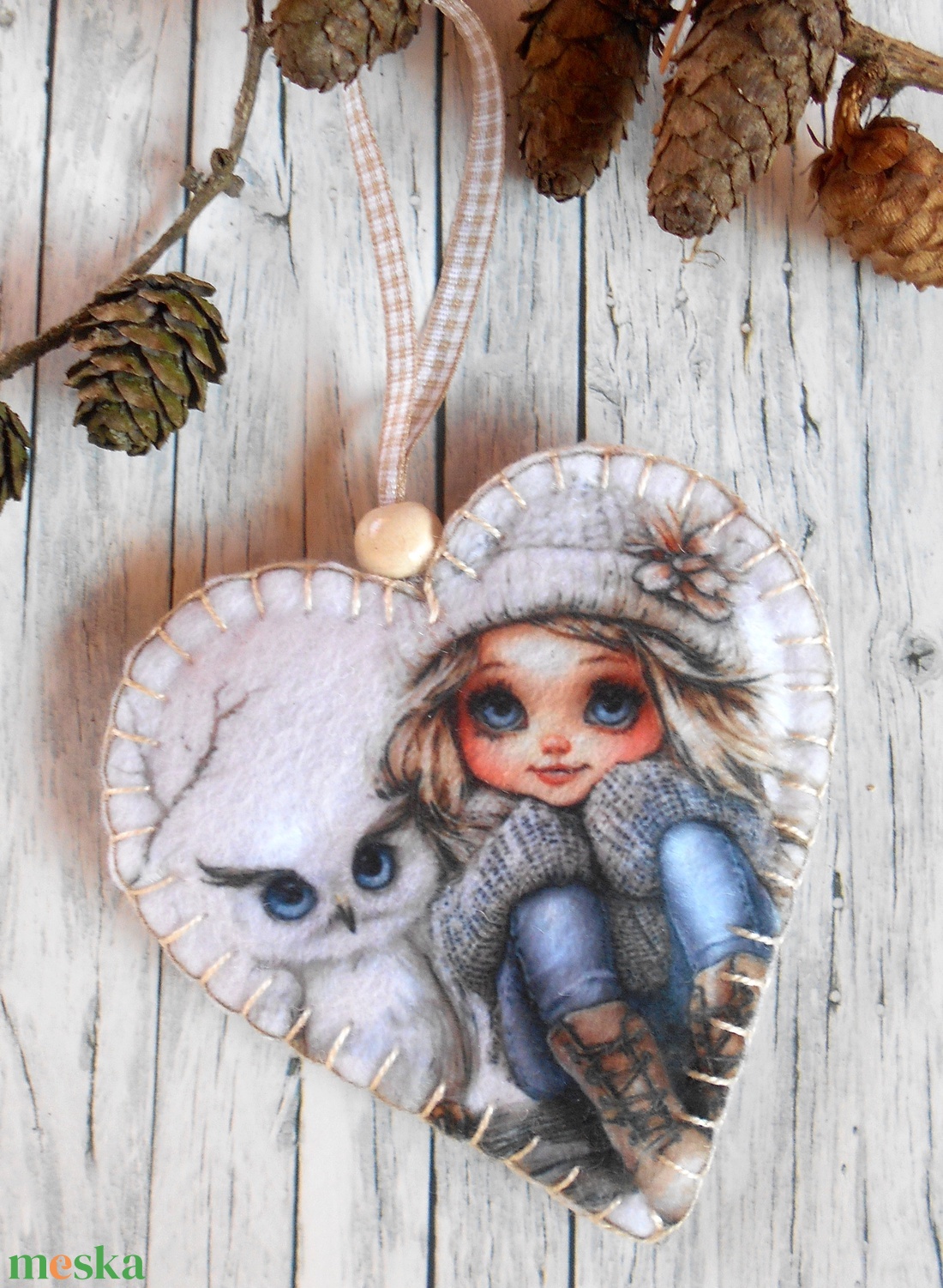 Szőke kislány bagollyal 6./ Vintage stílusú szív alakú karácsonyfadísz  - karácsony - karácsonyi lakásdekoráció - karácsonyfadíszek - Meska.hu