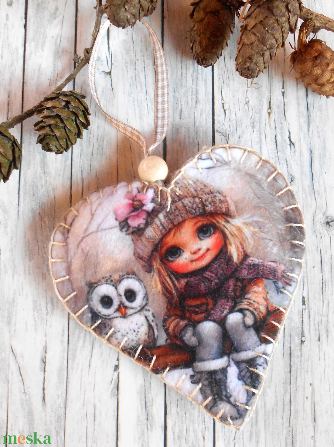 Szőke kislány bagollyal 7./ Vintage stílusú szív alakú karácsonyfadísz  - karácsony - karácsonyi lakásdekoráció - karácsonyfadíszek - Meska.hu