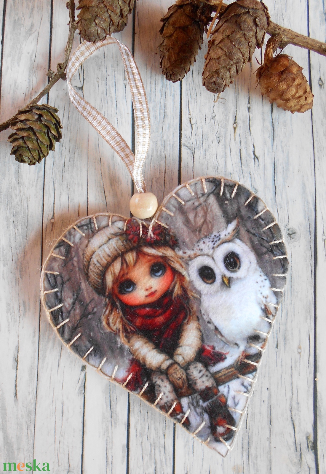 Szőke kislány bagollyal 8./ Vintage stílusú szív alakú karácsonyfadísz  - karácsony - karácsonyi lakásdekoráció - karácsonyfadíszek - Meska.hu