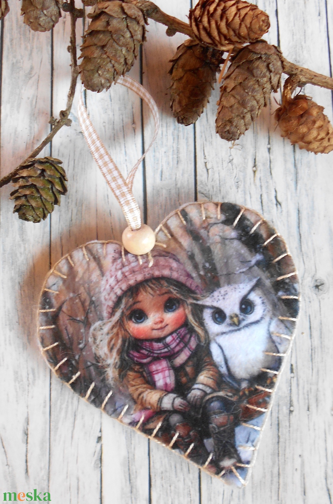 Szőke kislány bagollyal 9./ Vintage stílusú szív alakú karácsonyfadísz  - karácsony - karácsonyi lakásdekoráció - karácsonyfadíszek - Meska.hu