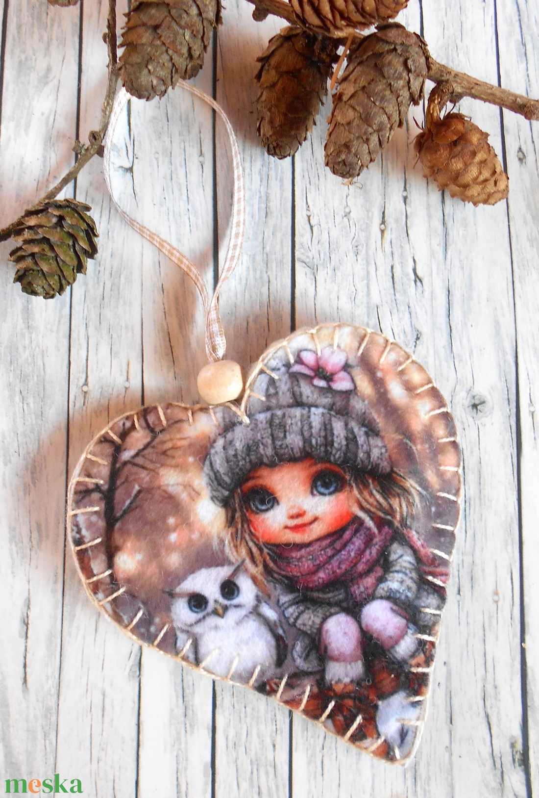 Szőke kislány bagollyal 10./ Vintage stílusú szív alakú karácsonyfadísz  - karácsony - karácsonyi lakásdekoráció - karácsonyfadíszek - Meska.hu