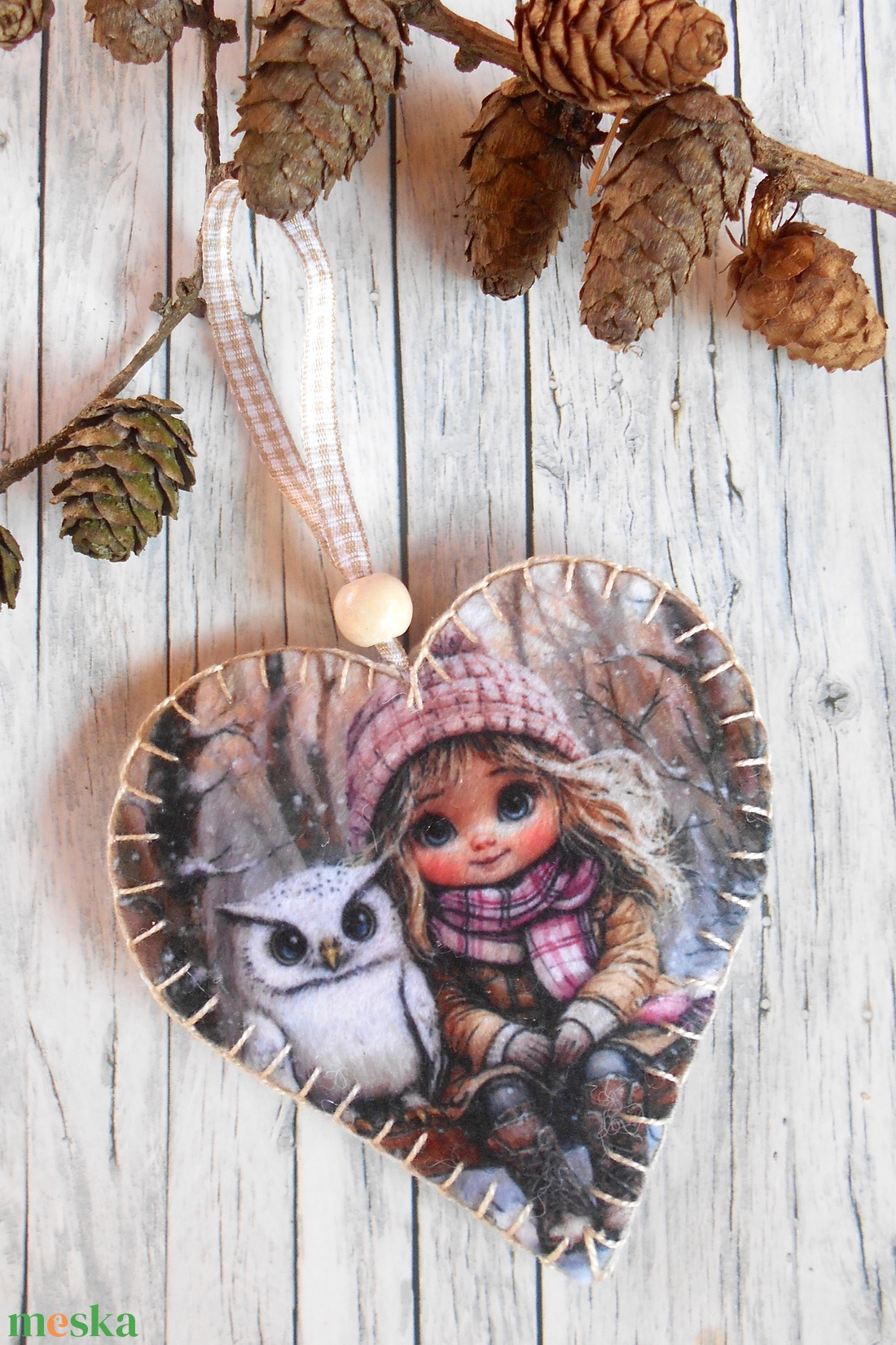 Szőke kislány bagollyal 12./ Vintage stílusú szív alakú karácsonyfadísz  - karácsony - karácsonyi lakásdekoráció - karácsonyfadíszek - Meska.hu