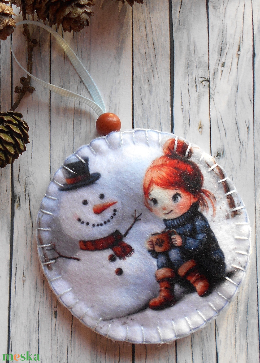 Kislány hóemberrel 7.kör alakú karácsonyfadísz  - karácsony - karácsonyi lakásdekoráció - karácsonyfadíszek - Meska.hu
