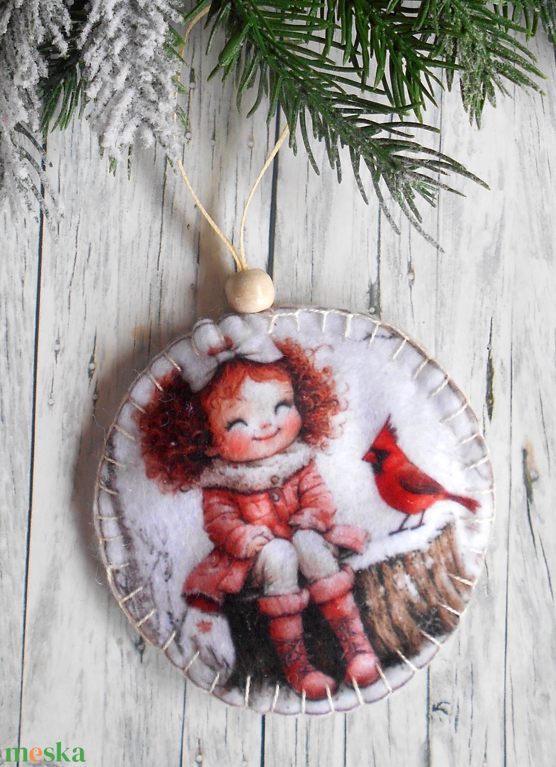 Kislány madárkával 2.kör alakú karácsonyfadísz  - karácsony - karácsonyi lakásdekoráció - karácsonyfadíszek - Meska.hu