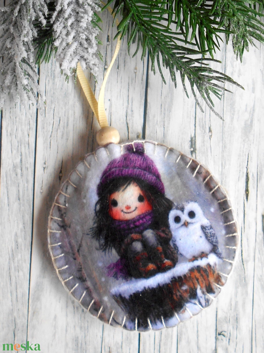 Kislány madárkával 3.kör alakú karácsonyfadísz  - karácsony - karácsonyi lakásdekoráció - karácsonyfadíszek - Meska.hu