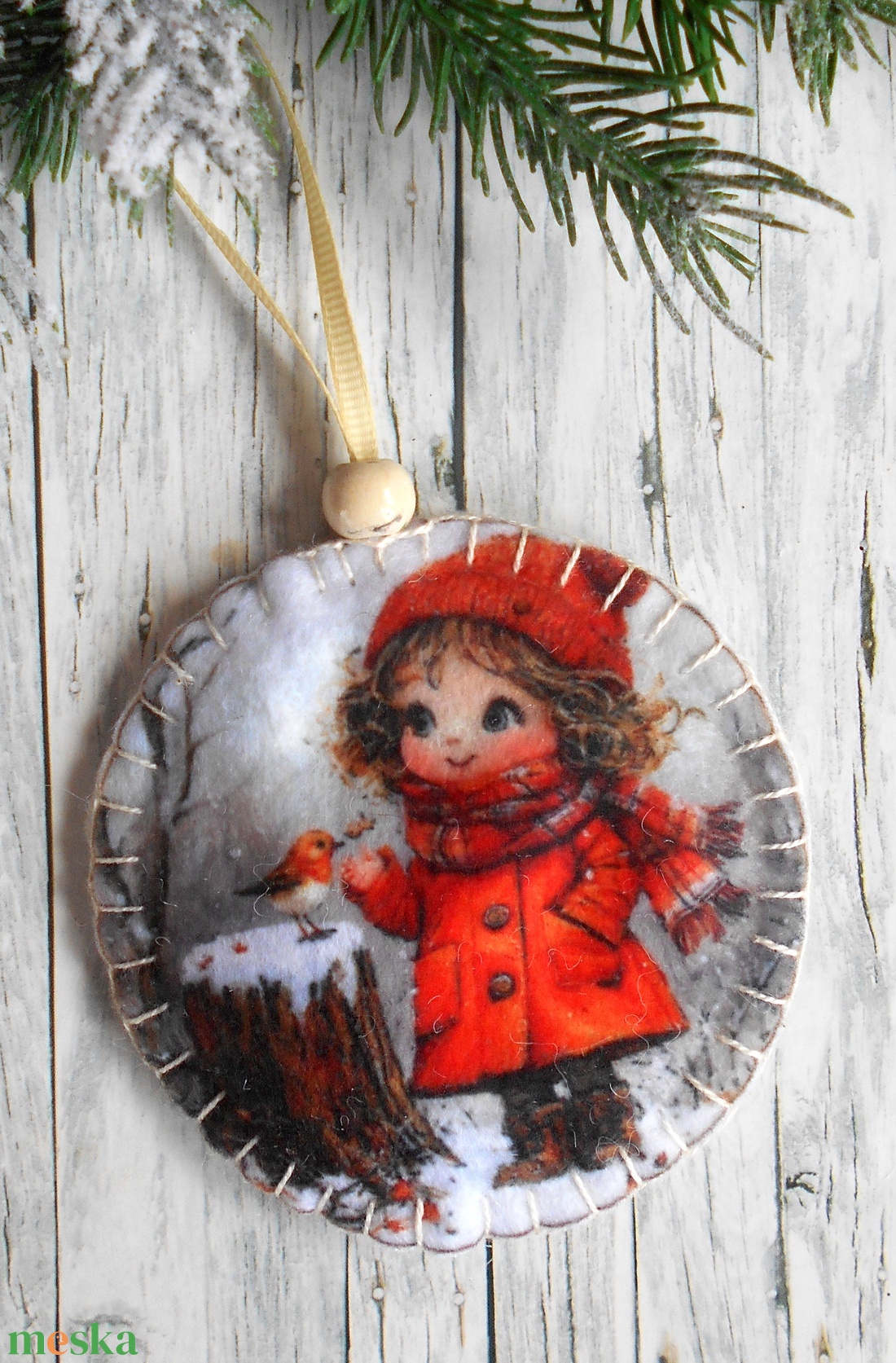 Kislány madárkával 5.kör alakú karácsonyfadísz  - karácsony - karácsonyi lakásdekoráció - karácsonyfadíszek - Meska.hu