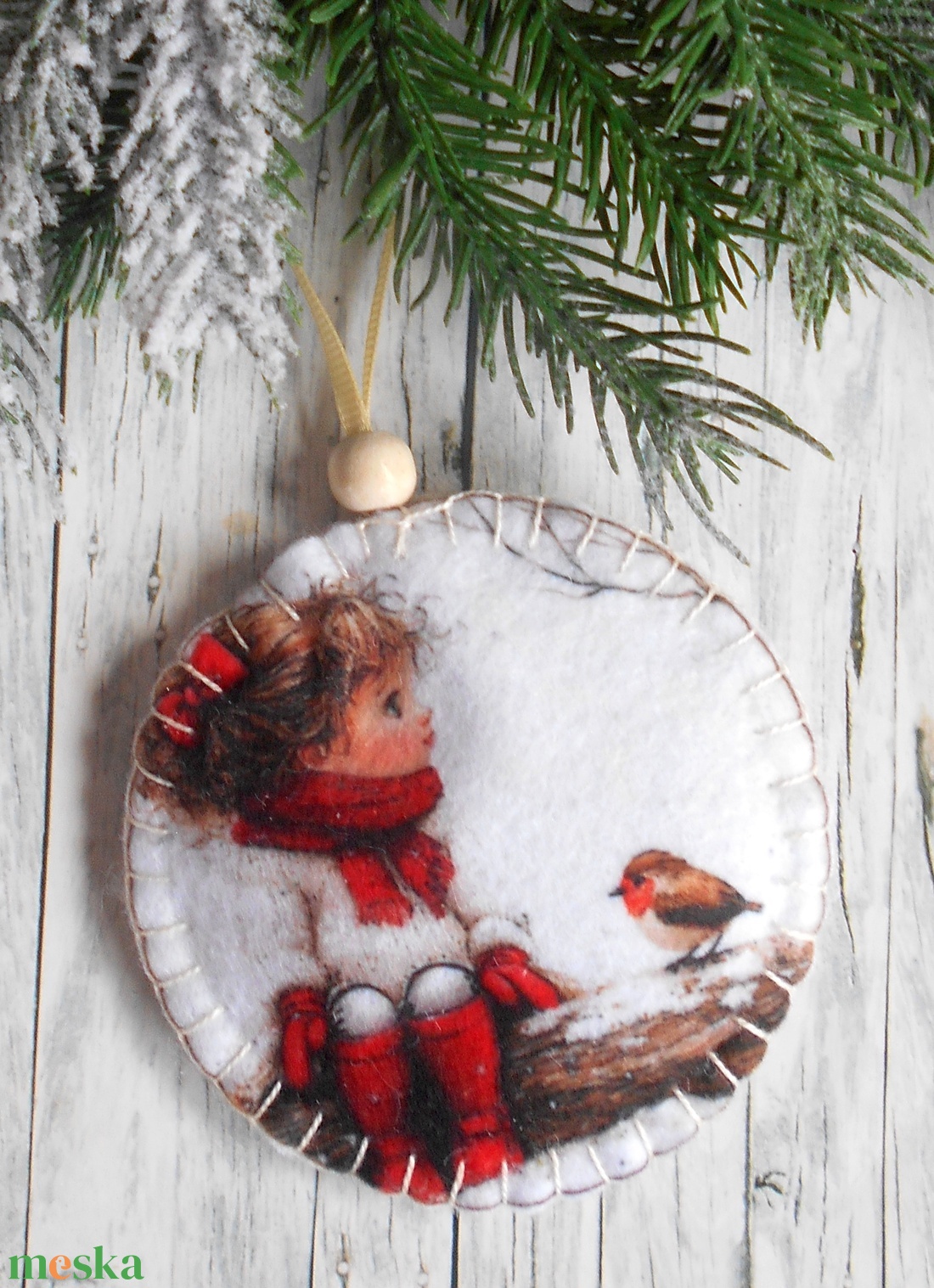 Kislány madárkával 7.kör alakú karácsonyfadísz  - karácsony - karácsonyi lakásdekoráció - karácsonyfadíszek - Meska.hu