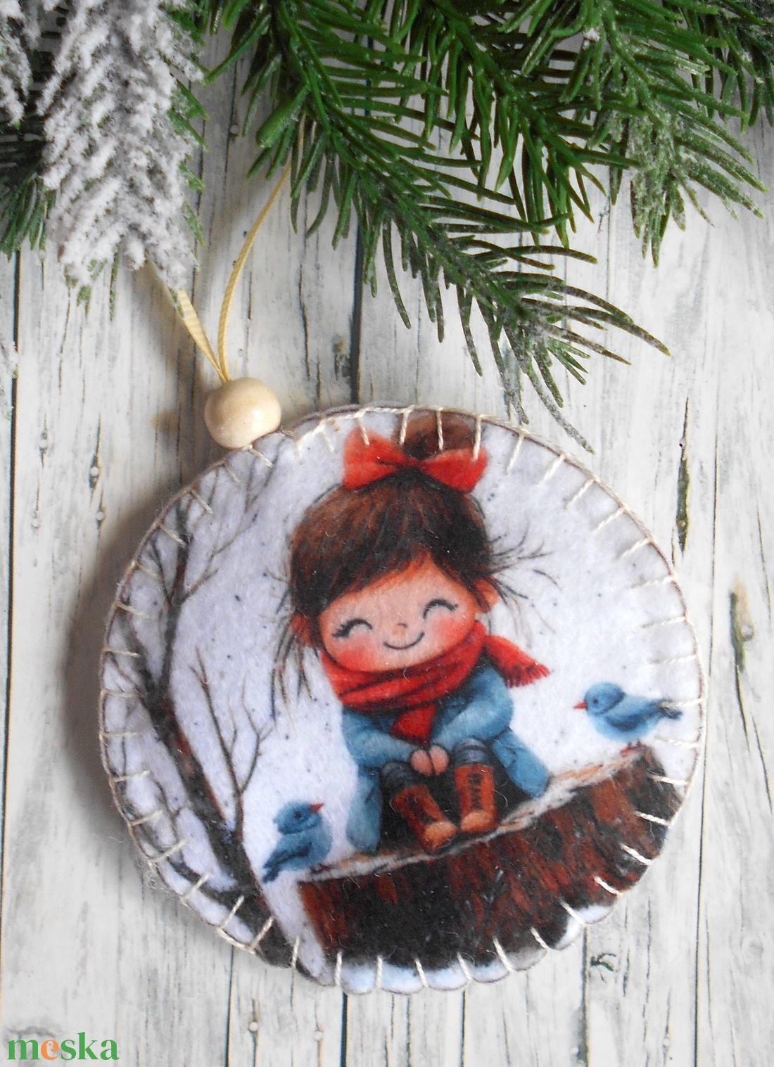 Kislány madárkával 9.kör alakú karácsonyfadísz  - karácsony - karácsonyi lakásdekoráció - karácsonyfadíszek - Meska.hu