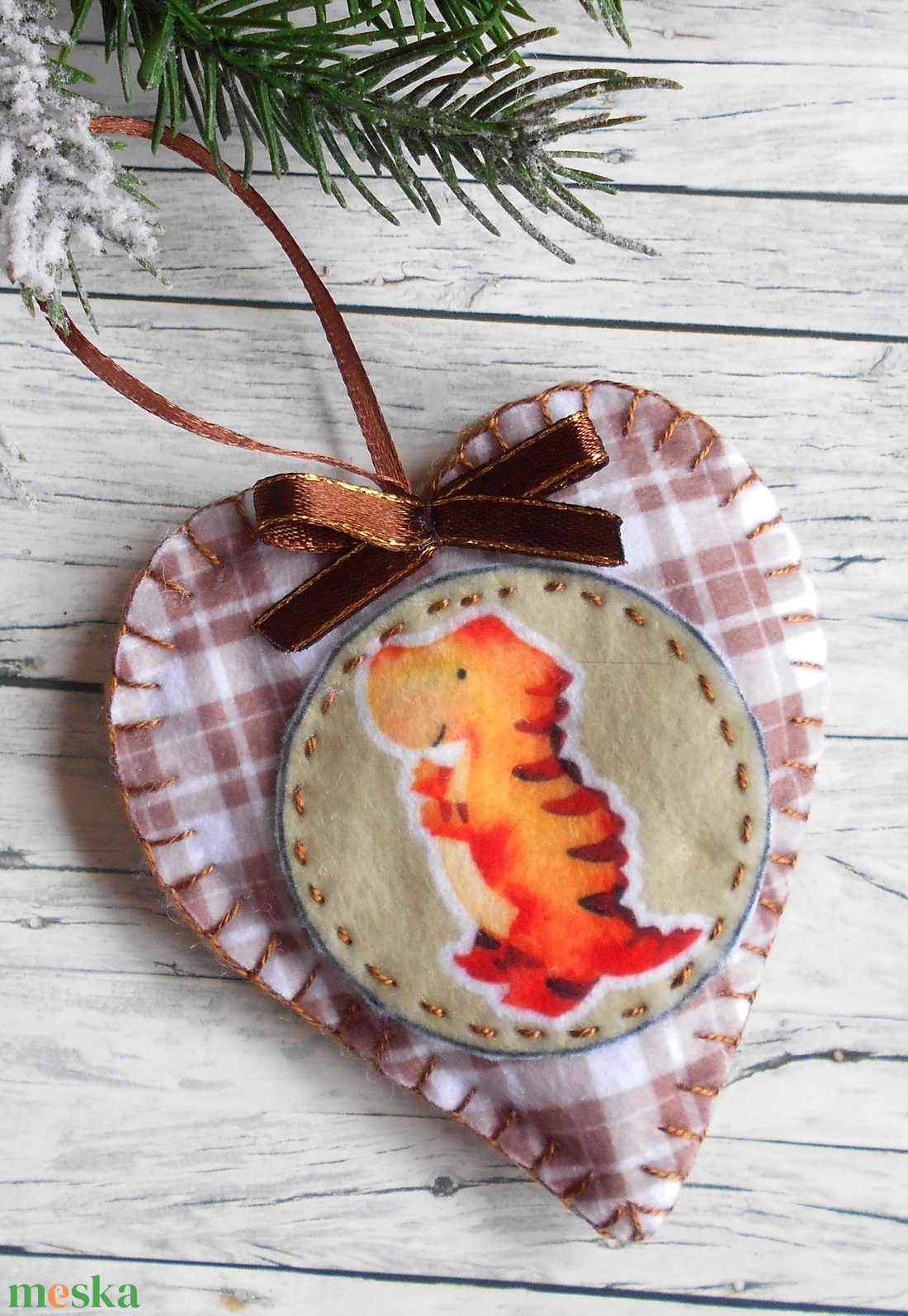 Dínókarácsony 1. kockás szív alakú karácsonyfadísz  - karácsony - karácsonyi lakásdekoráció - karácsonyfadíszek - Meska.hu