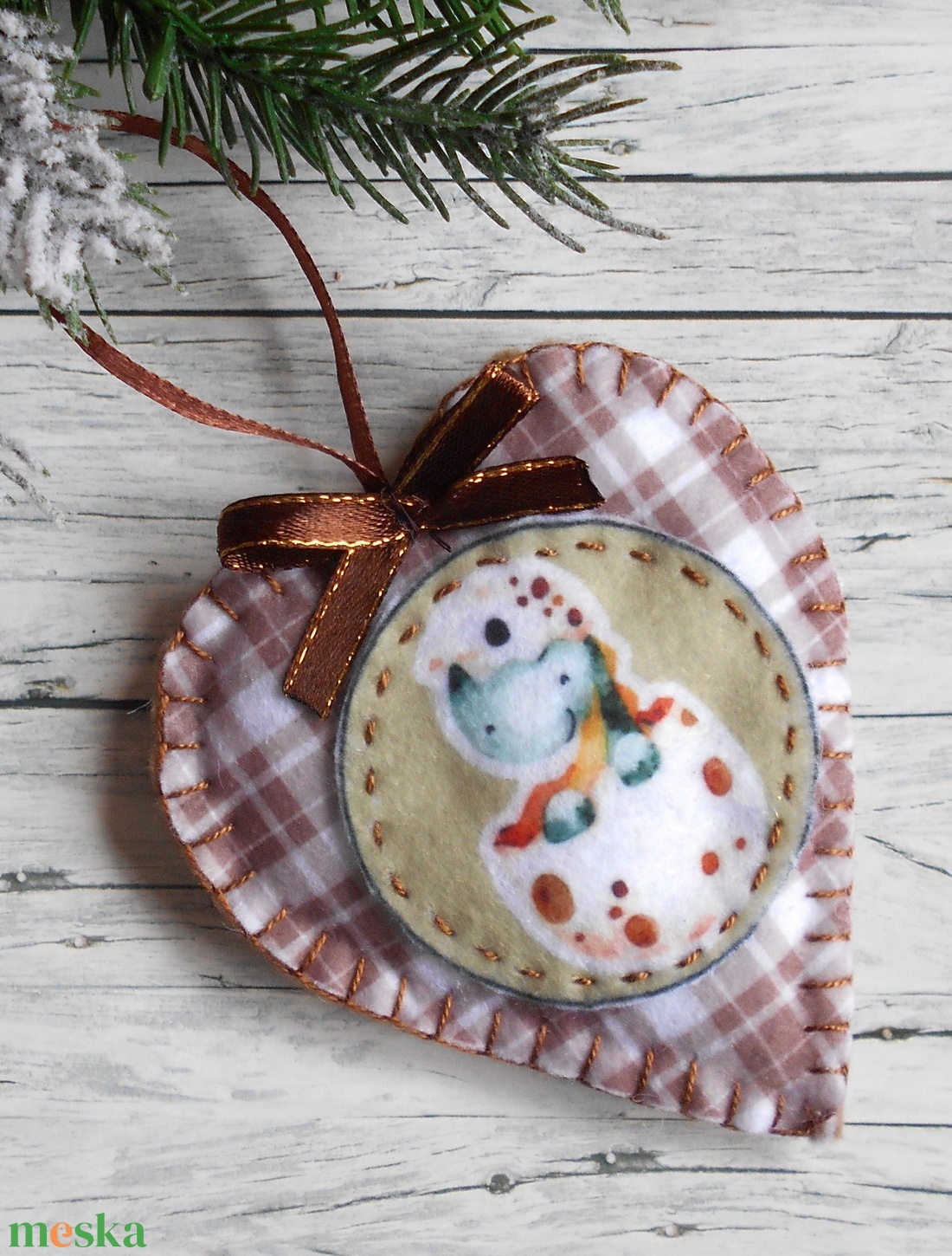 Dínókarácsony 2. kockás szív alakú karácsonyfadísz  - karácsony - karácsonyi lakásdekoráció - karácsonyfadíszek - Meska.hu