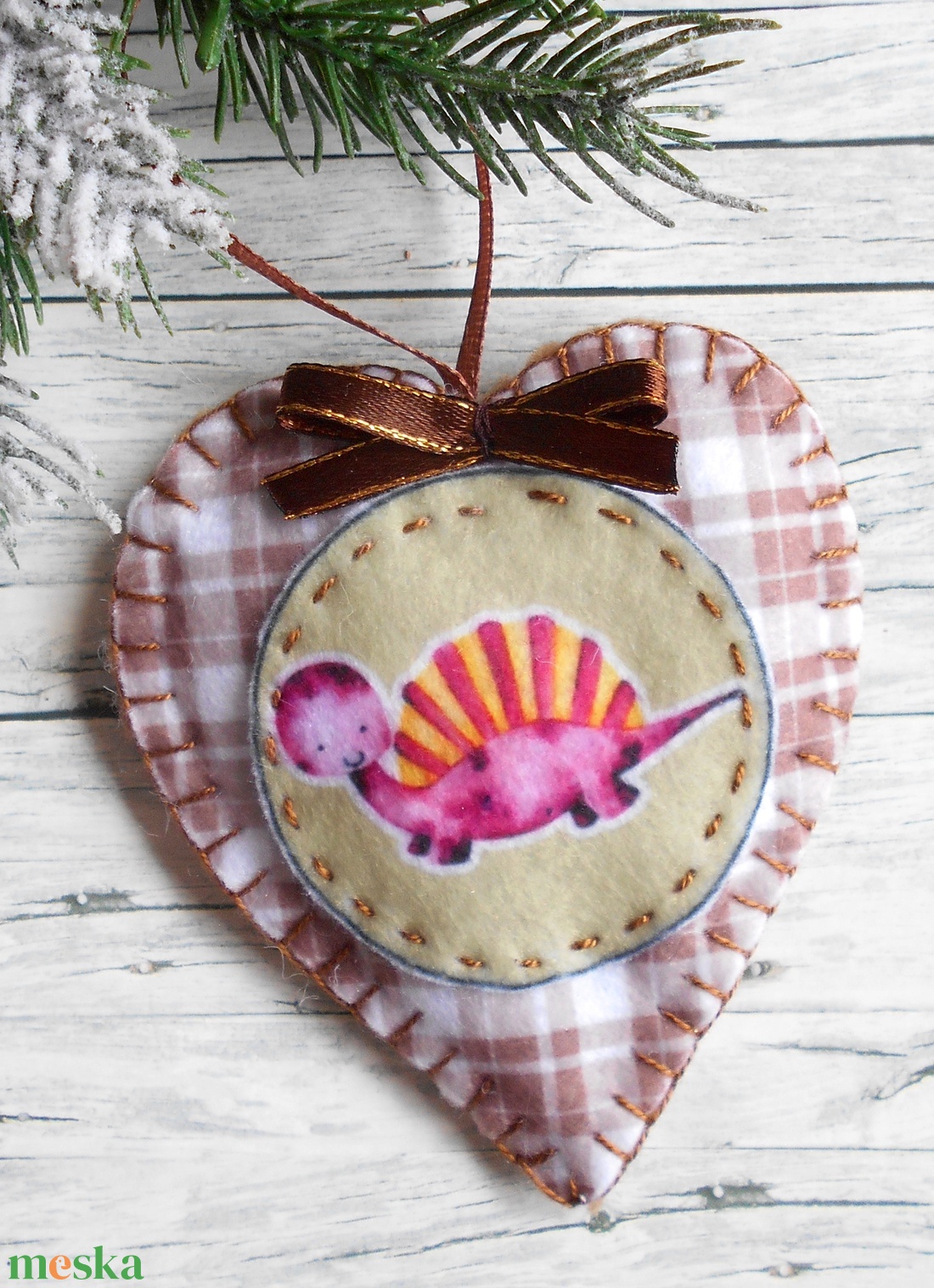 Dínókarácsony 3. kockás szív alakú karácsonyfadísz  - karácsony - karácsonyi lakásdekoráció - karácsonyfadíszek - Meska.hu