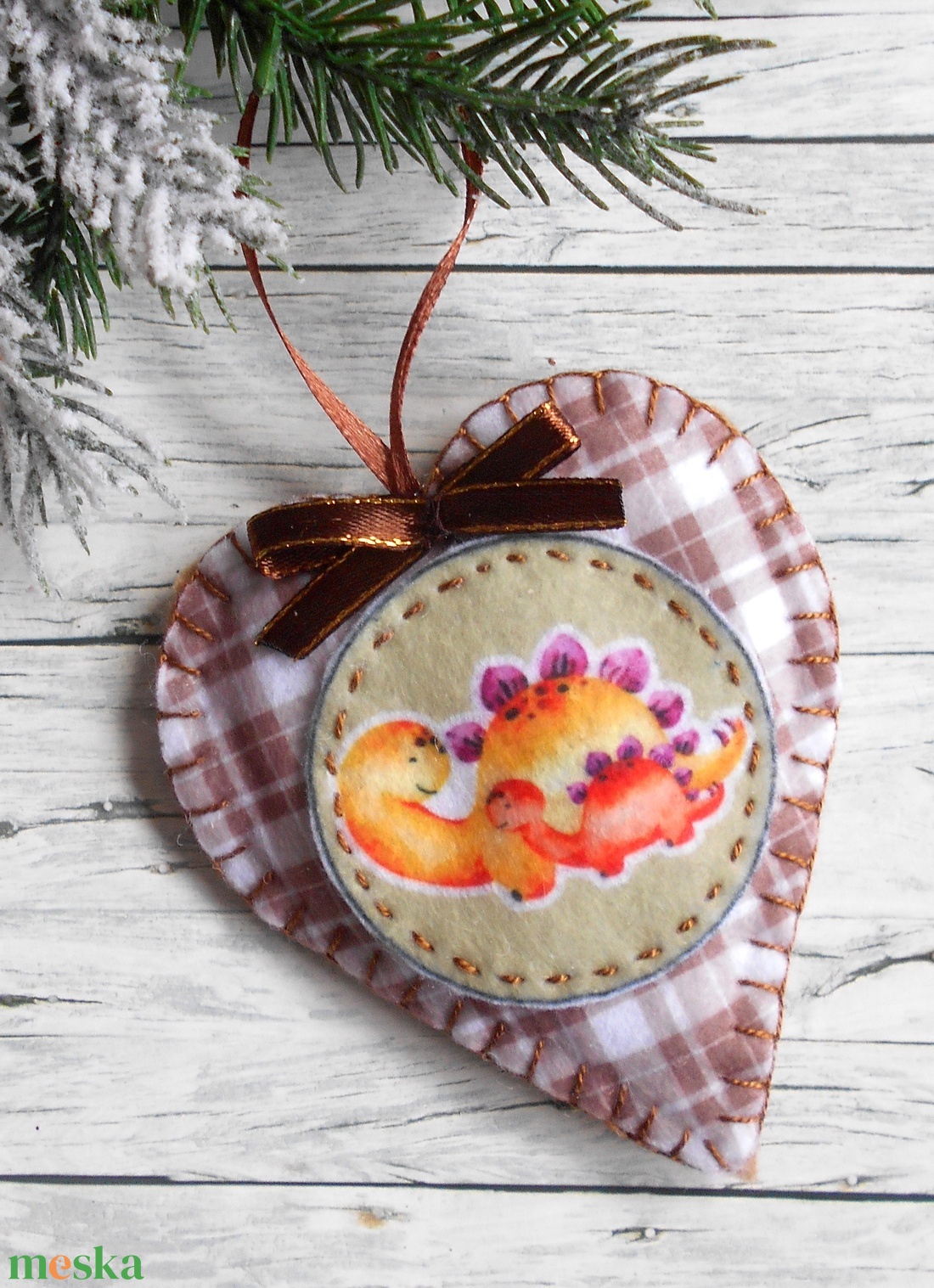 Dínókarácsony 5. kockás szív alakú karácsonyfadísz  - karácsony - karácsonyi lakásdekoráció - karácsonyfadíszek - Meska.hu