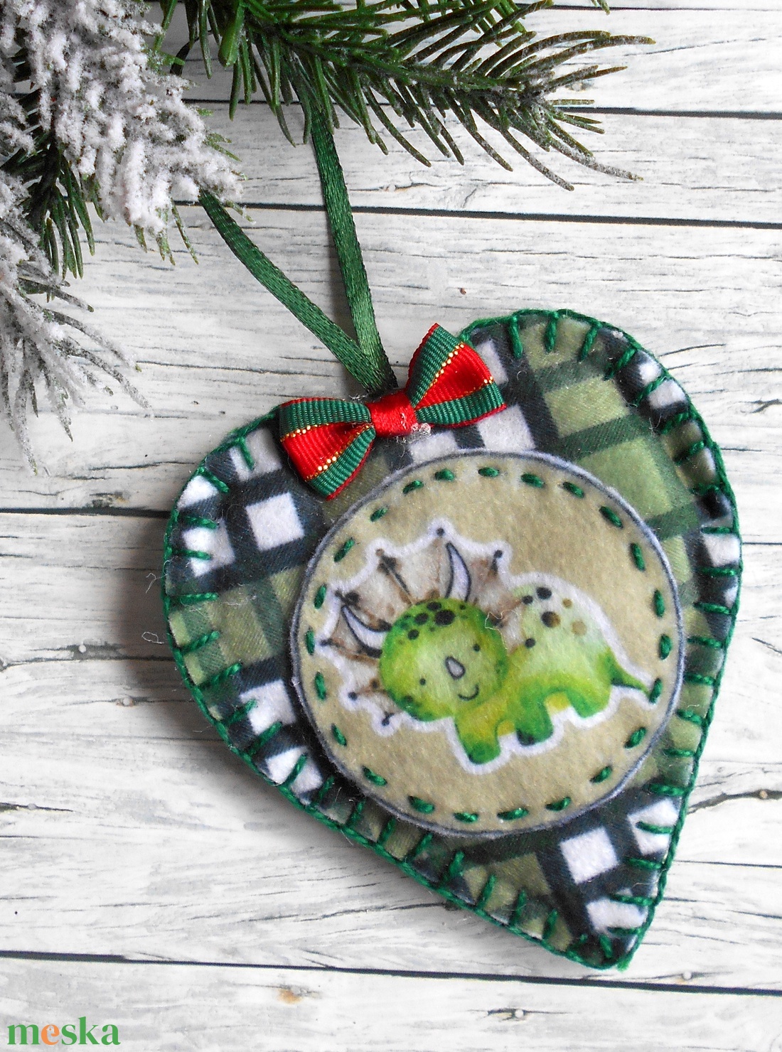 Dínókarácsony 6. kockás szív alakú karácsonyfadísz  - karácsony - karácsonyi lakásdekoráció - karácsonyfadíszek - Meska.hu