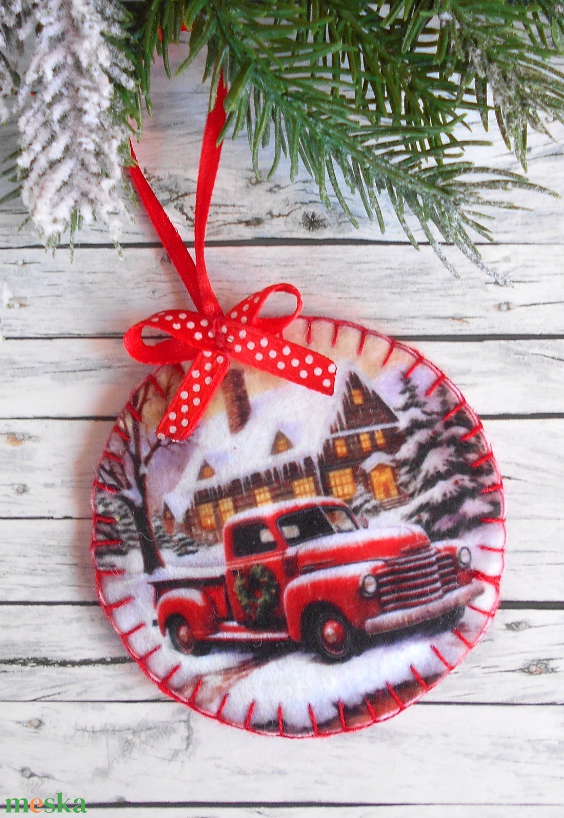 Teherautós kör alakú karácsonyfadísz 1. - karácsony - karácsonyi lakásdekoráció - karácsonyfadíszek - Meska.hu