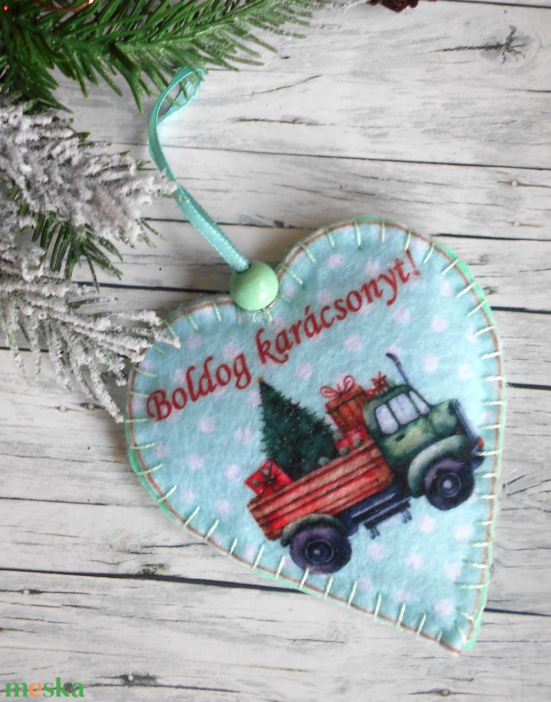 Retró stílusú szív alakú karácsonyfadísz mentazöld teherautós 1. - karácsony - karácsonyi lakásdekoráció - karácsonyfadíszek - Meska.hu