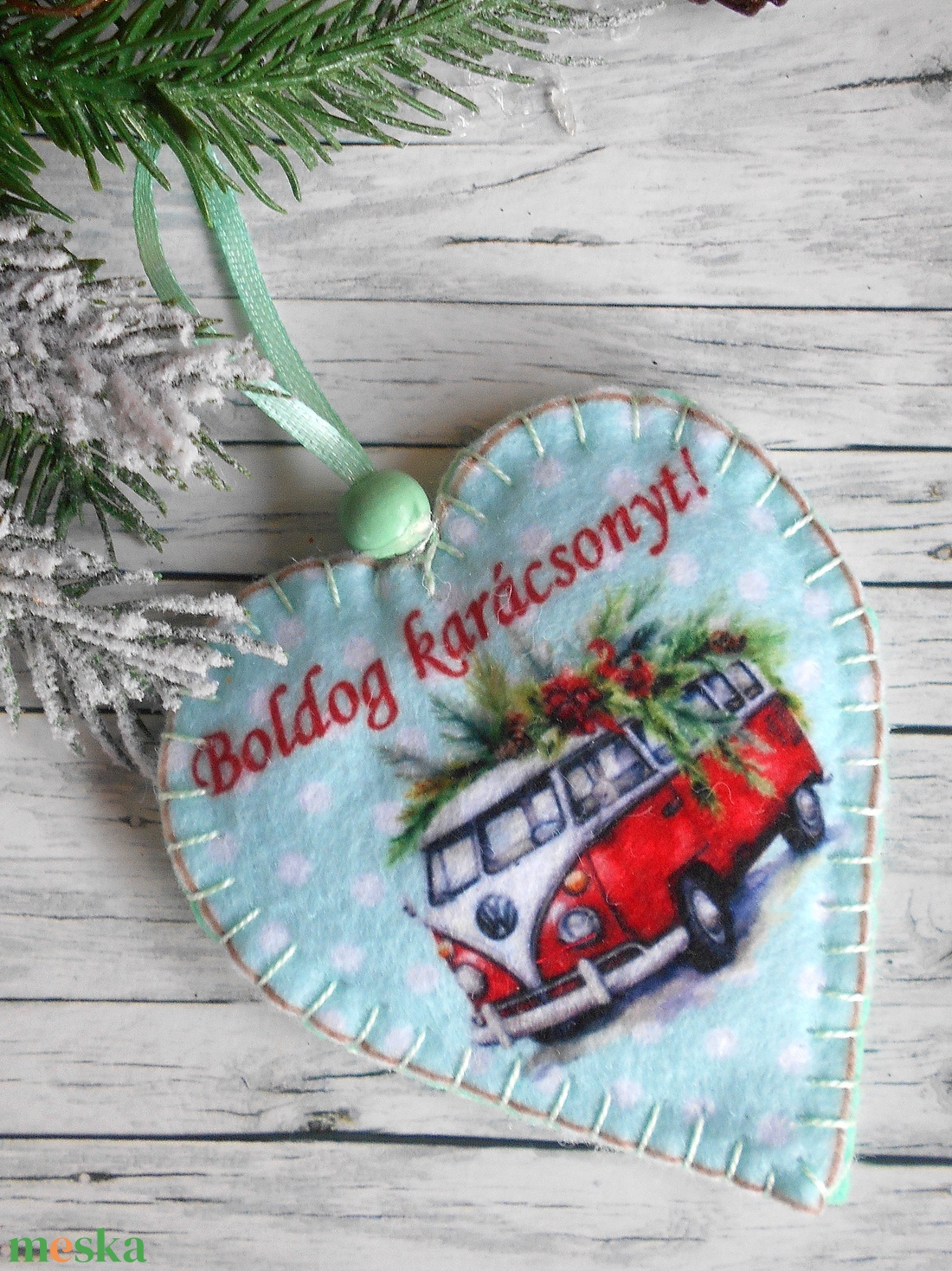 Retró stílusú szív alakú karácsonyfadísz mentazöld kisbuszos 5. - karácsony - karácsonyi lakásdekoráció - karácsonyfadíszek - Meska.hu