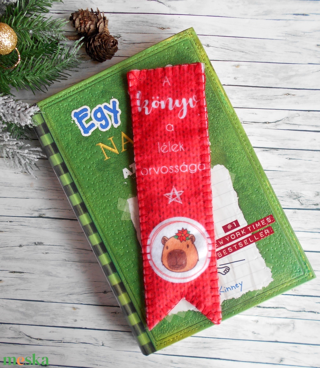 Capybara karácsonyi könyvjelző piros kötött alappal  1. - karácsony - karácsonyi ajándékozás - karácsonyi ajándékcsomagolás - Meska.hu