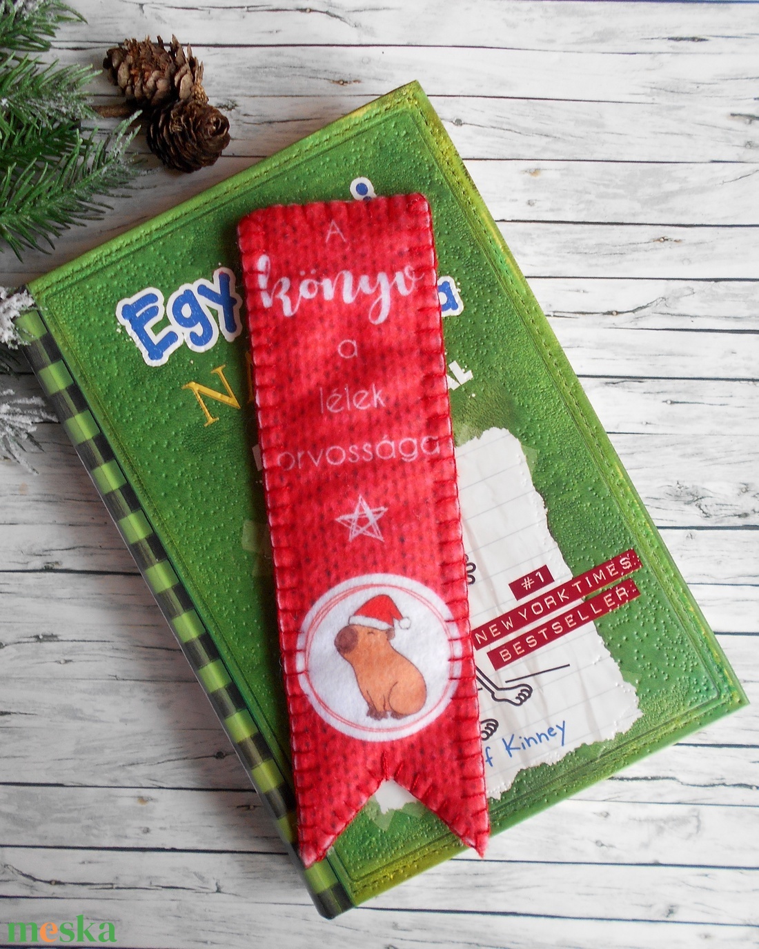 Capybara karácsonyi könyvjelző piros kötött alappal 2. - karácsony - karácsonyi ajándékozás - karácsonyi ajándékcsomagolás - Meska.hu
