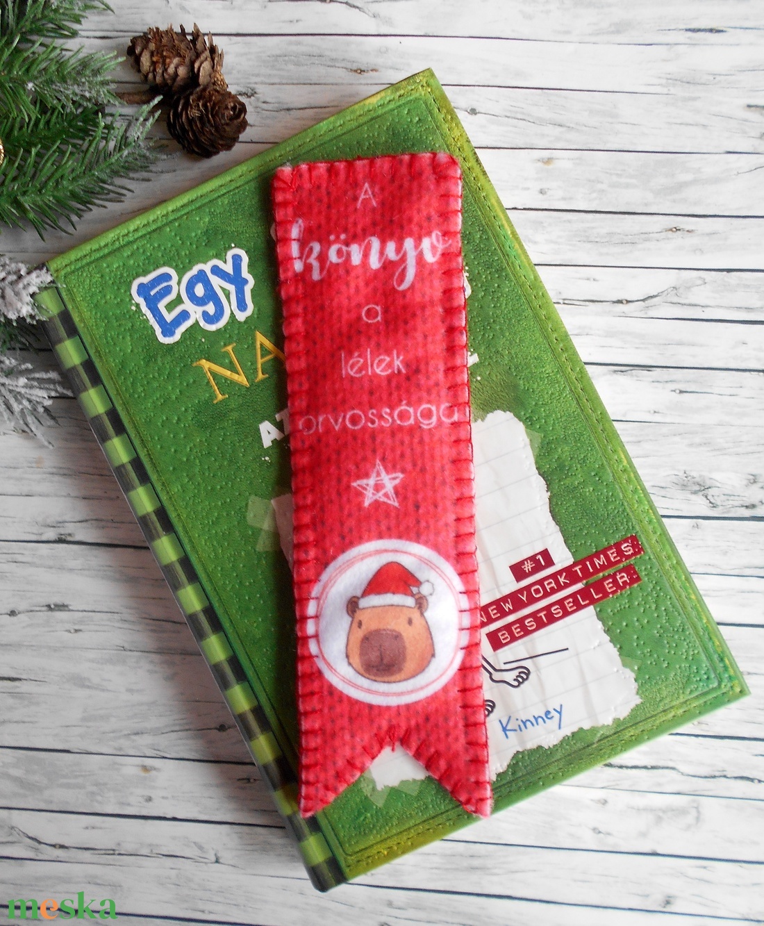 Capybara karácsonyi könyvjelző piros kötött alappal 4. - karácsony - karácsonyi ajándékozás - karácsonyi ajándékcsomagolás - Meska.hu